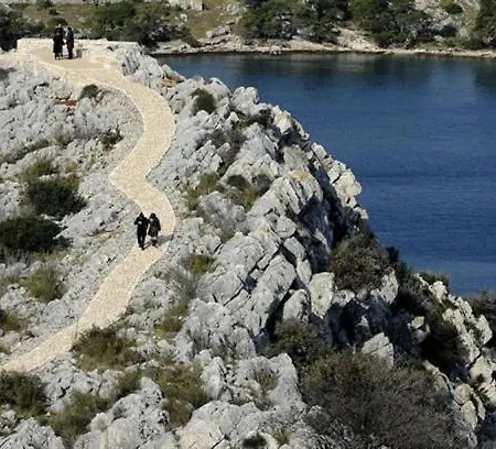 U Prizemlju * Brodarica (Sibenik-Knin)