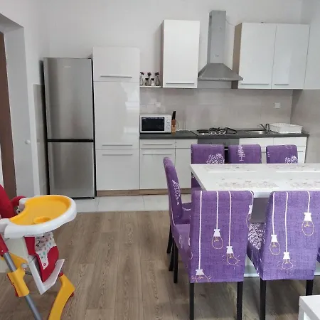 U Prizemlju * Brodarica (Sibenik-Knin)
