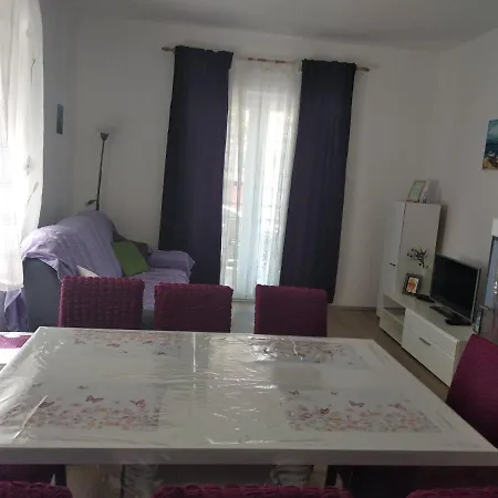Appartamento U Prizemlju *