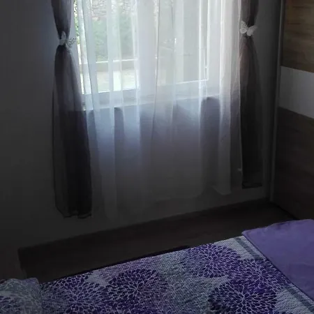 Appartamento U Prizemlju *