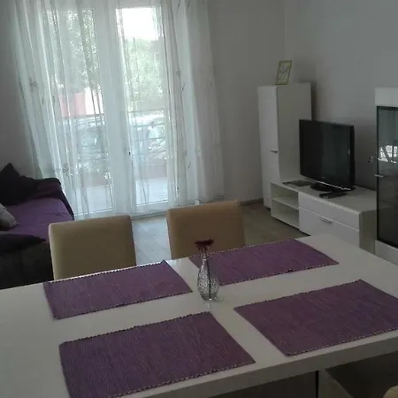 U Prizemlju Brodarica (Sibenik-Knin)