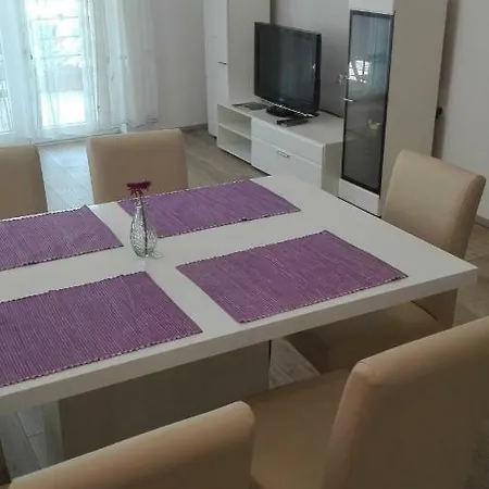 U Prizemlju * Brodarica (Sibenik-Knin)
